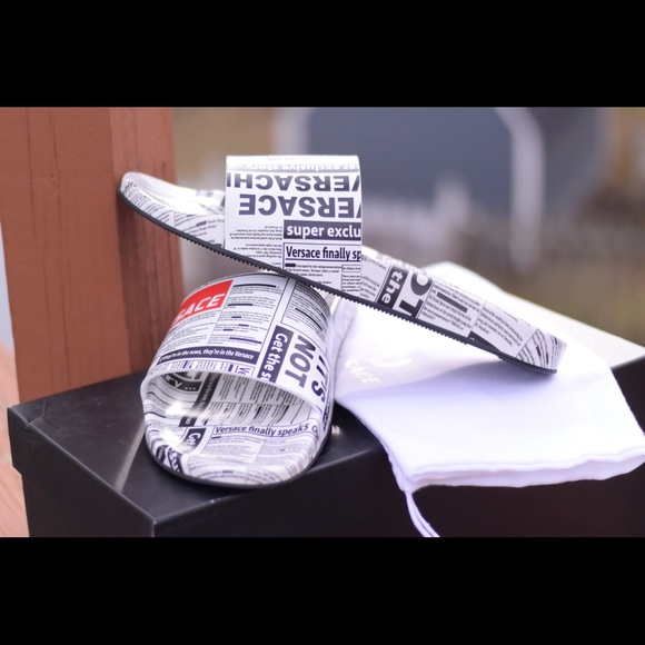 ❗️LAST ONE❗️VERSACE Newspaper Tabloid Print Slides - Picture 4 of 8